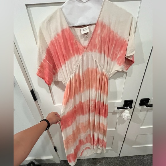 Coral + Beige Dress - Picture 3 of 3